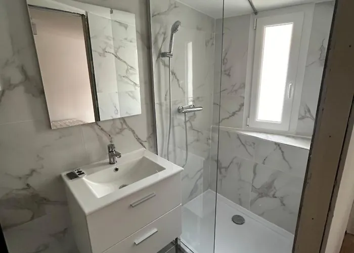 Belle Petite Maison Proche De La *